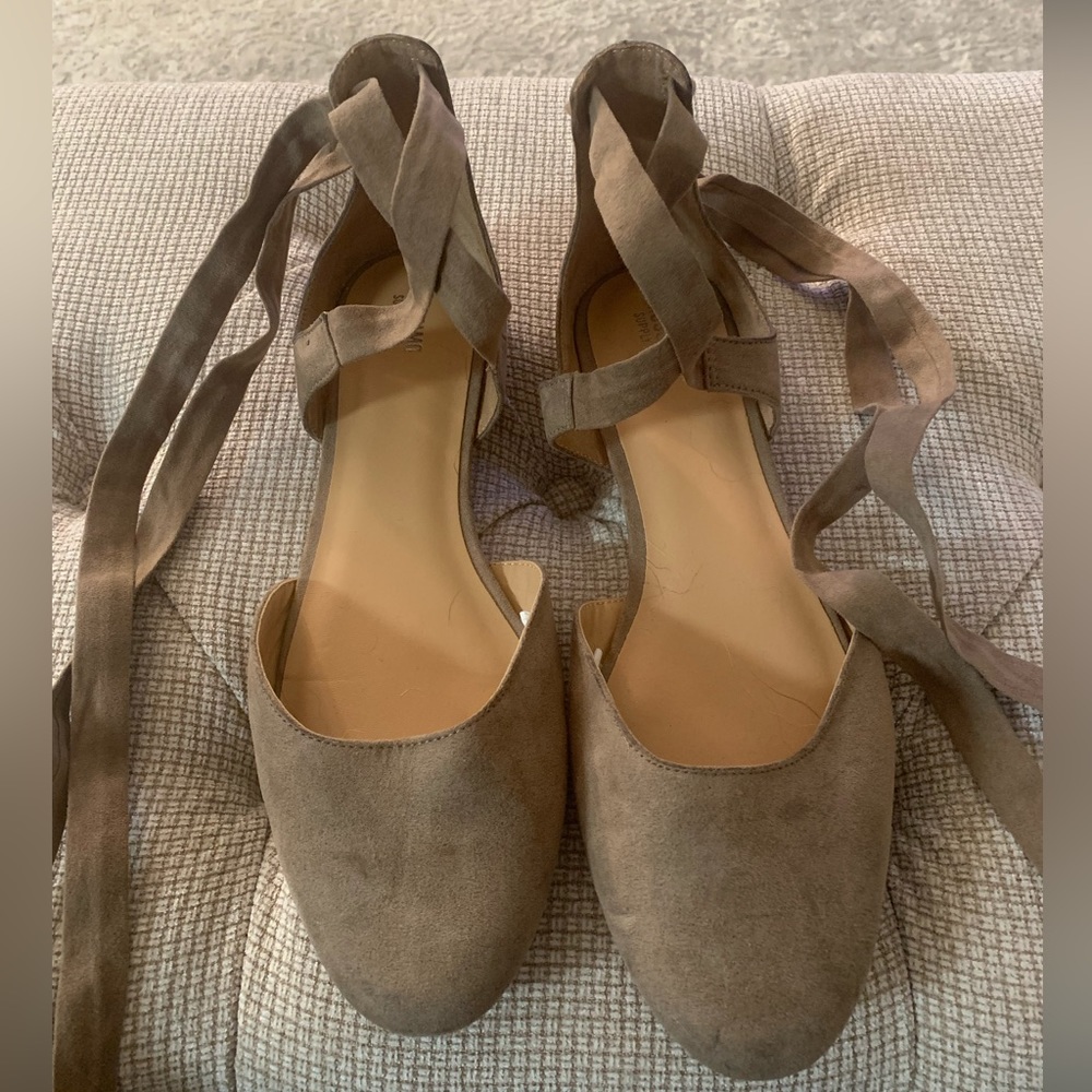 Mossimo Supply Co  flats sz 10